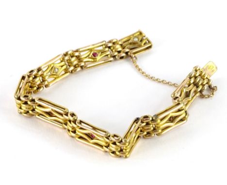 A 9ct gold gate bracelet, circa 15g.