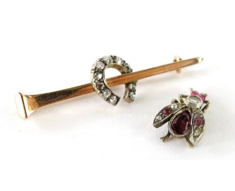 Two items of stone set jewellery, to include a horse shoe bar brooch, with diamond set horse shoe, yellow metal, unmarked, 4c