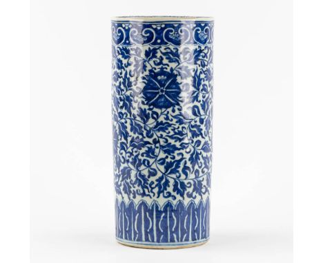 A Chinese 'Hat Stand' with &nbsp;scrolling lotus, blue-white decor. 18th/19th century.&nbsp;Condition report: The vase is cra