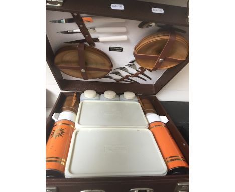 Vintage Sirram 4 setting picnic hamper with case 