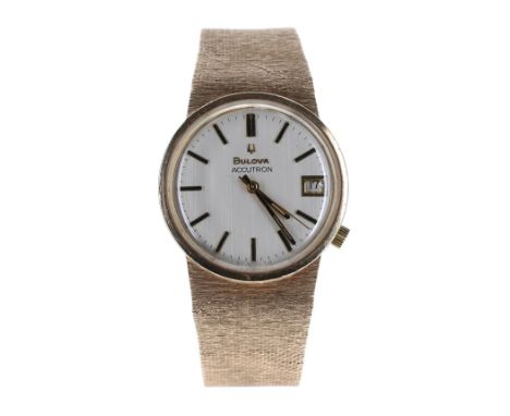 Bulova Accutron 9ct gentleman's bracelet watch, ref. 888-3, import hallmark for London 1973, silvered dial with baton markers