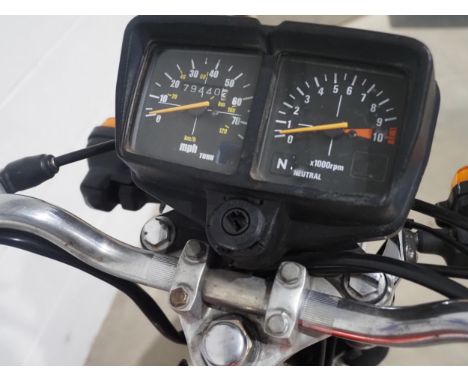 Honda CG125 motorcycle, 2001, 125cc.Runs, comes with spare carbs and headlamp mount for earlier bike. Has complete original t