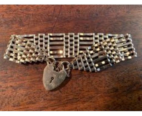 Gate bracelet and lock in 9ct gold 24.4 gms