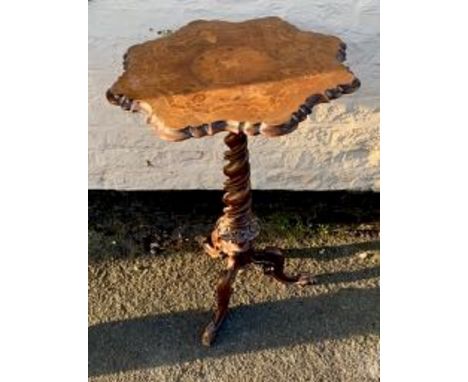 Good quality Victorian walnut tripod table