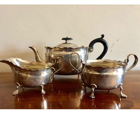 Three piece silver tea service, Birmingham 1899, 26.2 ozt.