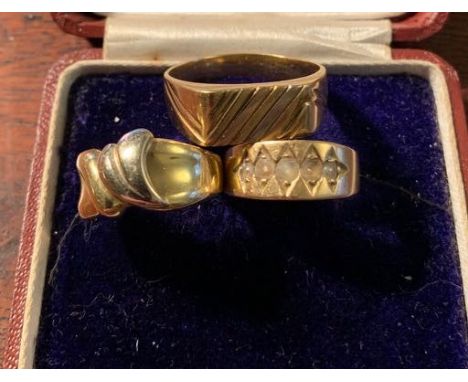 Three 18ct gold rings 14.2 gms