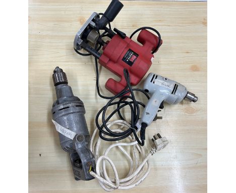 Selection of tools to include Power Devil router 700w, a wolf 3/8 drill and a black and decker drill all in working order