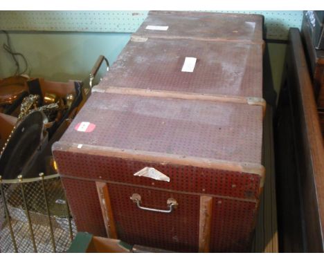 A large early 20th century travelling trunk, 99 x 50 x 46cm.