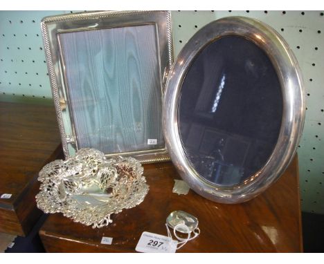 A silver bon bon dish with pierced decoration, together with a silver compact and two contemporary silver picture frames.