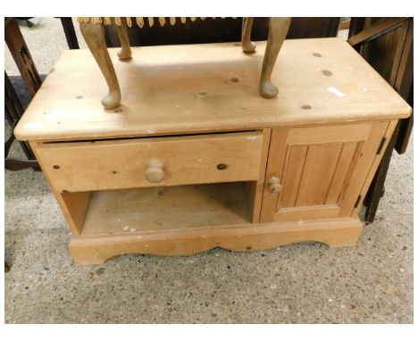 PINE FRAMED TV CABINET FITTED WITH SINGLE DRAWER WITH OPEN SHELF WITH PANELLED CUPBOARD DOOR   