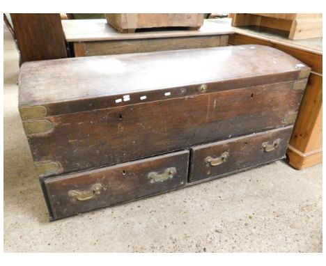 LATE 17TH/EARLY 18TH CENTURY MAHOGANY FRAMED DOME TOP TRUNK WITH TWO DRAWERS TO BASE WITH HEAVY BRASS SWAN NECK HANDLES   