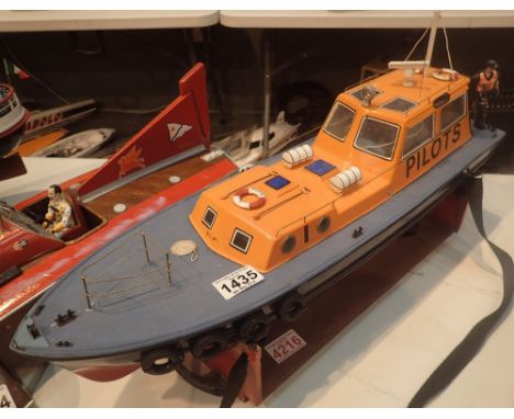 Kit / scratch built model Pilots boat fitted for radio control L: 60 cm CONDITION REPORT: This item does not have a transmitt