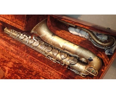 Early Selmer Bundy saxophone in case with mouthpiece no 576365 CONDITION REPORT: Slight use wear but appears in good conditio