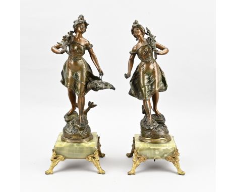Two antique French figures of composition metal with onyx. Par Guillemin. Circa 1900. Art Nouveau. Size: 44 - 46 cm. In good 