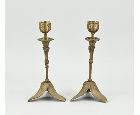 Two antique French Art Nouveau tulip candlesticks of brass. Circa 1900. Dimensions: H 23 cm. In good condition.