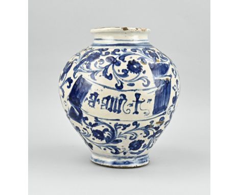 17th Century Italian faience renaissance albarello with text + tendrils decoration. Size: H 25 cm. In good condition.