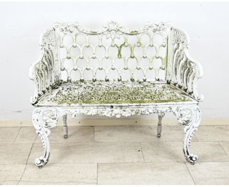 Two-person white painted aluminum garden bench in English style. Second half 20th century. Dimensions: 110 x 90 x 41 cm. In g
