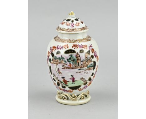 18th Century Chinese porcelain Familie Verte tea caddy with Europeans in harbour decor. Chine de commande. Size: H 13.5 cm. I
