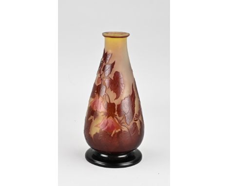 Antique E. Gallé glass lamp base. Art Nouveau. Circa 1900. Floral decoration + signature. Dimensions: H 24.3 cm. In good cond