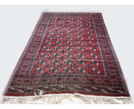 Large hand-knotted Persian carpet. Colour: red, with border + a small medallion in the middle. Dimensions:&nbsp;228 x 320cm.&