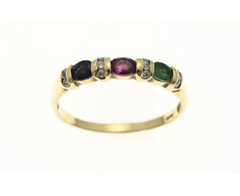 Yellow gold ring, 585/000, with ruby, sapphire and emerald. Ring with an oval faceted emerald, sapphire and ruby, with a band