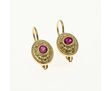 Yellow gold earrings, 585/000, with ruby. Earrings with an oval worked element set with a ruby. Size of the earring 8x18mm. a