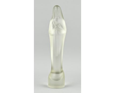 Large frosted glass Maria figure. Leerdam. Art Deco. Circa 1930. Dimensions: H 38.5 cm. In good condition.