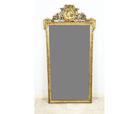 18th century gilded mirror with medallion portrait. Size: 38 x 67 cm. In good condition.