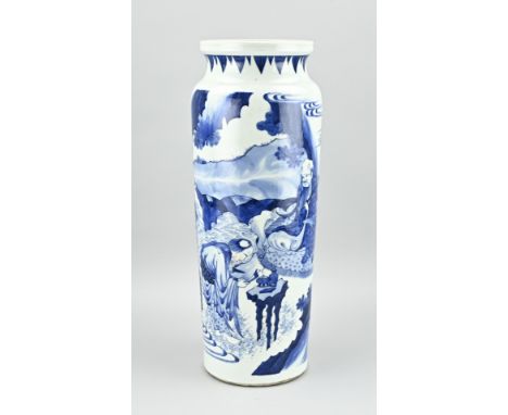 Large Chinese porcelain scroll vase with sage/geisha in landscape decor etc. Dimensions: H 49 cm. In good condition.