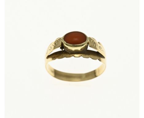 Yellow gold ring, 585/000, with blood coral. Band ring with a soldered head with an oval blood coral. Width head 8 mm. ø51. a
