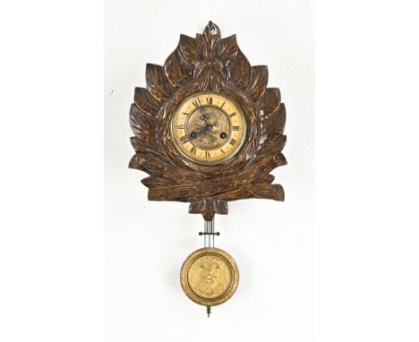 Antique walnut regulator in flower shape. Art Nouveau. Circa 1900. Dimensions: 33 x 30 x 20 cm. In good condition.