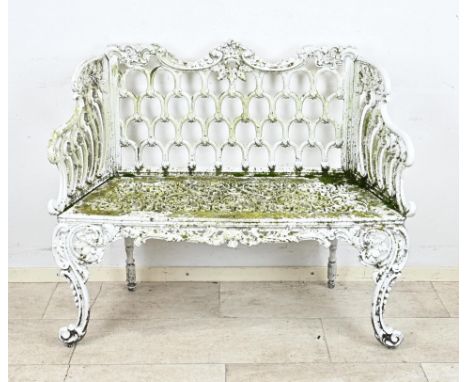 Two-person white painted aluminum garden bench in English style. Second half 20th century. Dimensions: 110 x 90 x 41 cm. In g