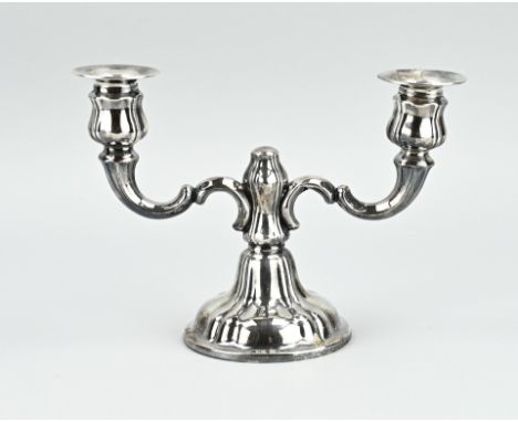 Silver candlestick, 835/000, 2 lights on a round base with lobed work. Two arms with volutes and worked lights. With 2 loose 