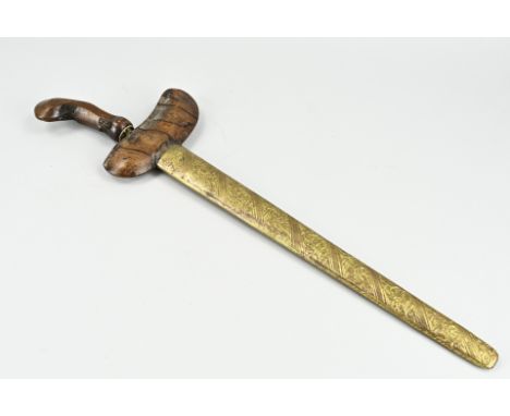 Old/antique Indonesian kris with gilded worked brass scabbard + damask blade. 20th century. Size: L 51 cm. In good condition.