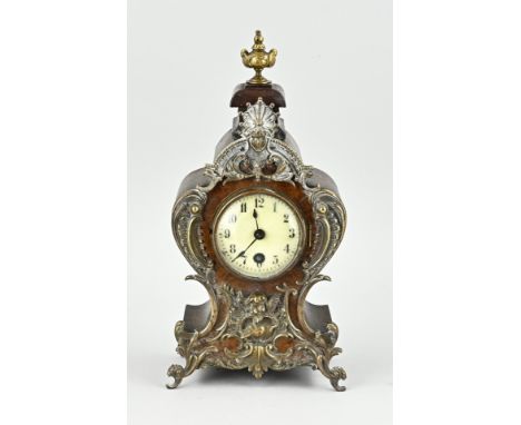 Antique German walnut Lenzkirch mantel clock. Circa 1900. 1 Million 28444. Eight-day silent movement. Dimensions: H 32 cm. In