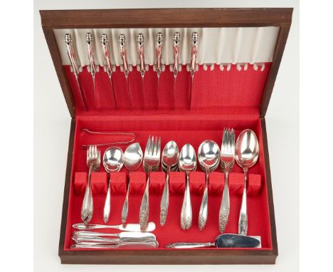 69 pieces International Prelude pattern flatware, including 8 New French hollow handle dinner knives (9 1/8" L); 8 dinner for