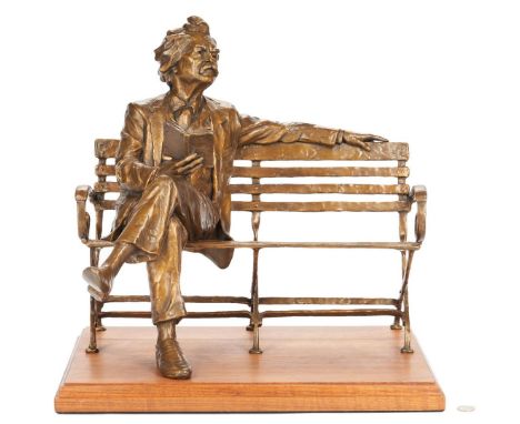 Gary Lee Price (Utah, b. 1955) bronze sculpture, depicting the author Mark Twain -Samuel Clemens- seated on a garden or park 