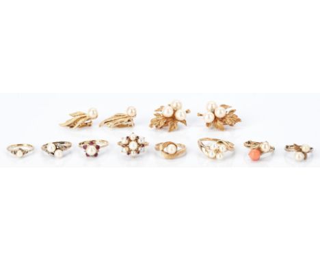 8 Ladies Rings and 2 Earring Sets, Gold and Pearls, 10 items. 1st item: Ladies 14K yellow gold leaf style clip on earrings fe