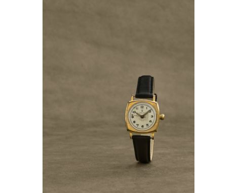 Rolex. Montre bracelet en plaque or et acier de forme coussin mouvement mecaniqueRolex. A gold plated and stainless steel man