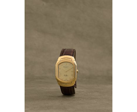 Rolex. Montre bracelet en or jaune 18K (750) avec anses debordantes mouvement quartzRolex. An 18K gold quartz wristwatch with