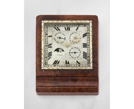 Cartier. Pendulette de bureau en laiton et ronce de noyer triple calendrier mouvement mécaniqueCartier. A brass and walnut bu