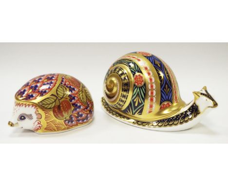 A limited edition Royal Crown Derby paperweight, Garden Snail, printed marks to base, first quality, gold stopper 186/4,500; 