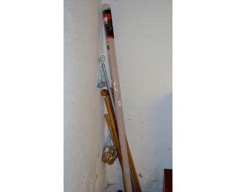 ROLLER BLIND, VARIOUS CURTAIN POLES     