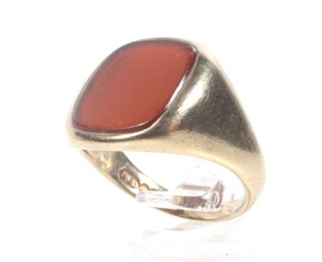 A vintage 9ct gold and carnelian oblong signet ring. The plain carnelian approx. 13.5mm x 11.5mm, rub-over set between taperi