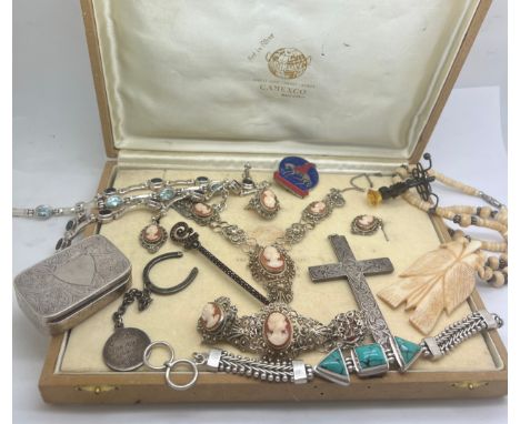 Vintage and modern jewellery etc to include silver crucifix, silver box, bracelets and a cased sterling silver shell cameo ne