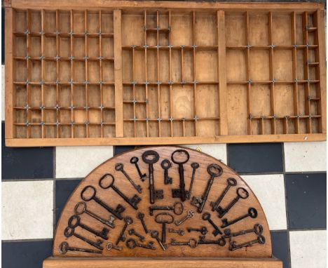 A wooden vintage printers block 83cm x 37cm and a display board containing a quantity of vintage keys. 