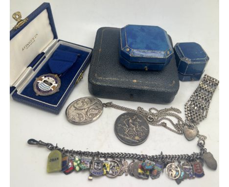 Jewellery and vintage jewellery boxes to include silver and enamel Beverley Butchers Association medal, silver locket on chai