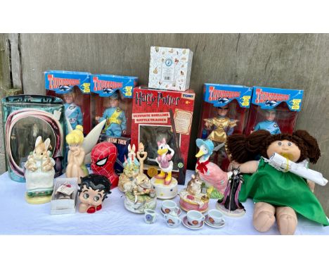 A mixture of toys to include 4 x boxed Thunderbirds, Harry Potter Ultimate, Dueling Battle Trainer, Lord of the Rings- Gandal