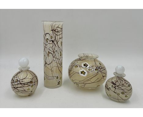 Timothy Harris- Isle of Wight - Garden Collection.Four pieces in the Daisies colourway (white) to include:  a squat vase 11cm