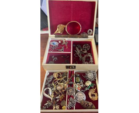 Vintage jewellery box and contents to include brooches, silver and marcasite ring, silver brooches, necklaces, bangles etc. 